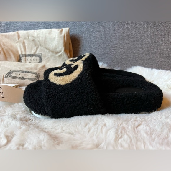 New Gucci GG logo Shearling Eileen Teddy slides in black with Interlocki… - Picture 4 of 12